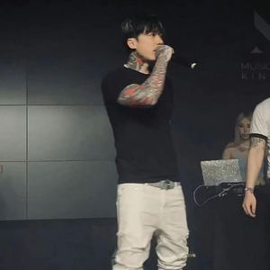 男生互嗦鸡吧暗夜男同学的性爱之恋泡芙短视频
